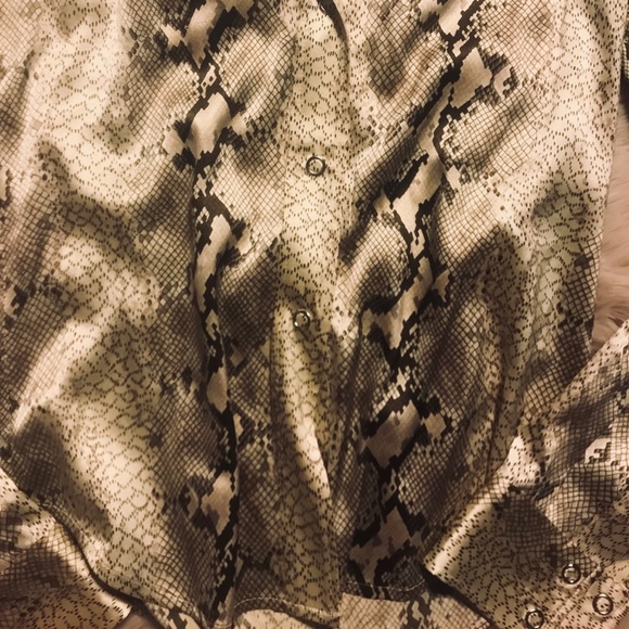Theory Petite Silk Python Button down - Picture 9 of 11